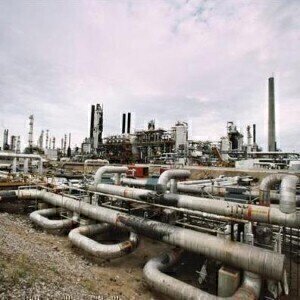 President denies warning systems failed at oil refinery